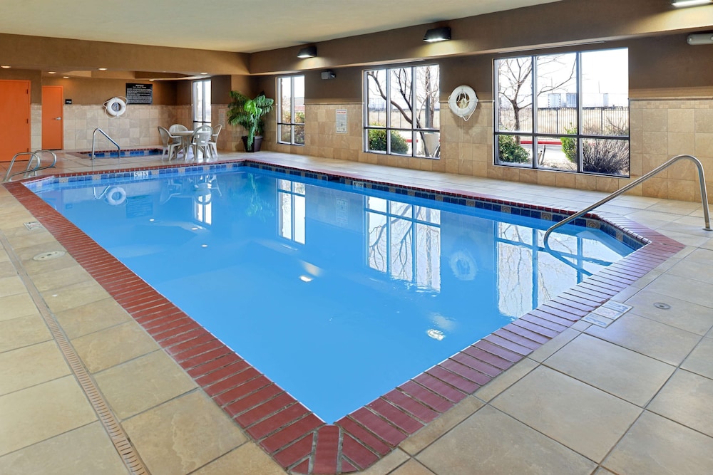 Hampton Inn & Suites Albuquerque Coors Road - photo 26