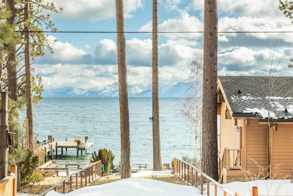 Frosted Shore by Avantstay Luxury Lake Views in Incline Village, United States