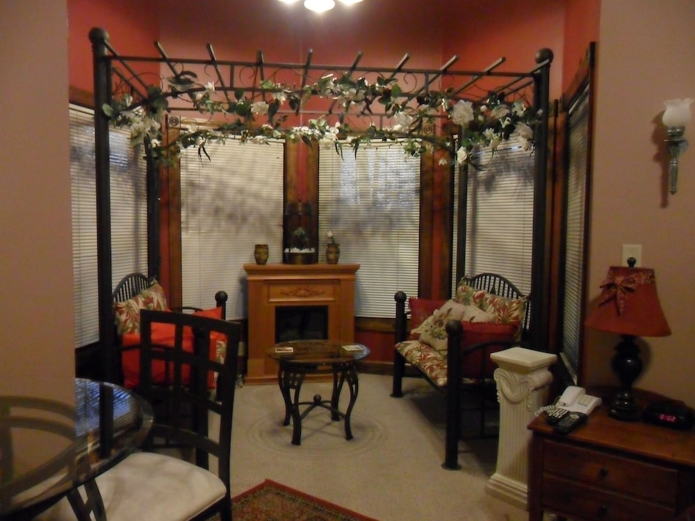 Spruce Hill Inn and Cottages - photo 17
