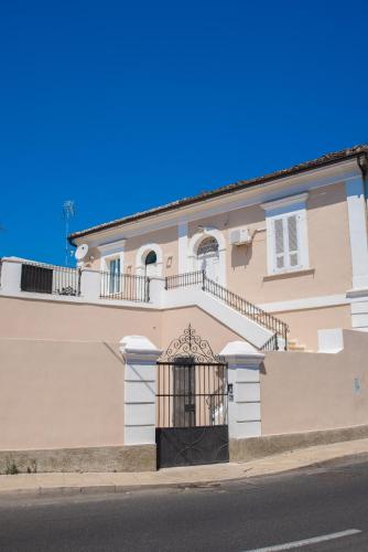 B & B Regina Margherita — 4-Star Luxury Hotel in Rossano Stazione, Italy