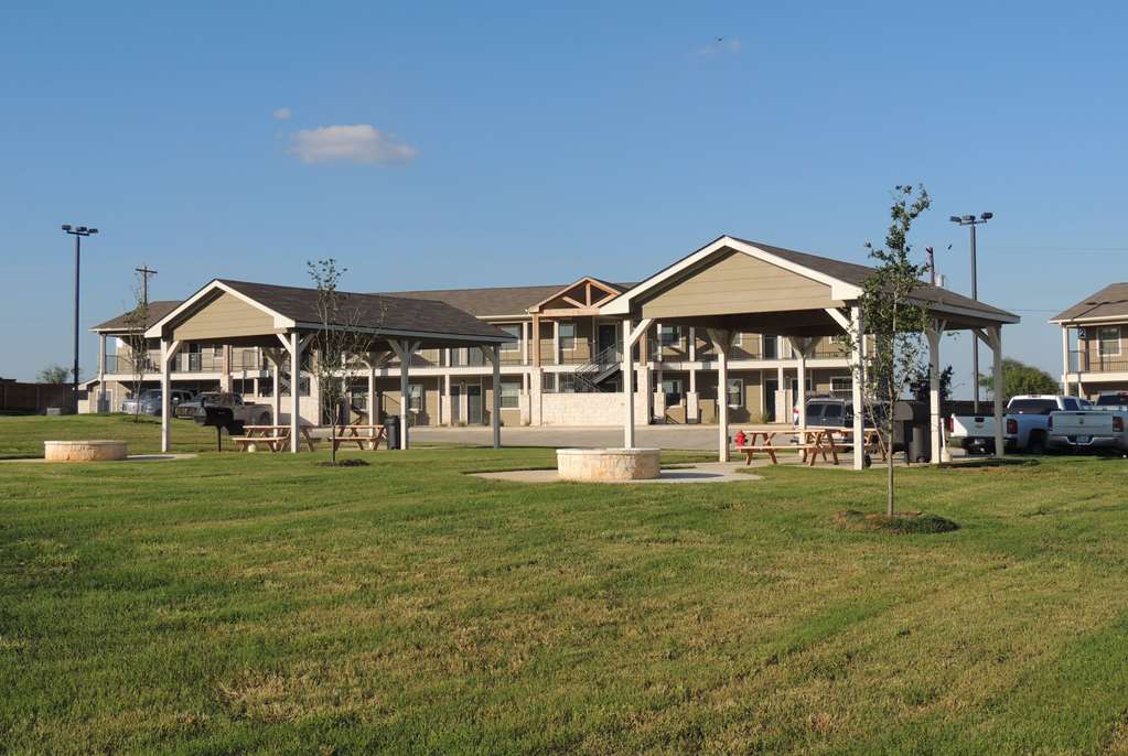 Eagle's Den Three Rivers Texas a Travelodge by Wyndham - featured photo