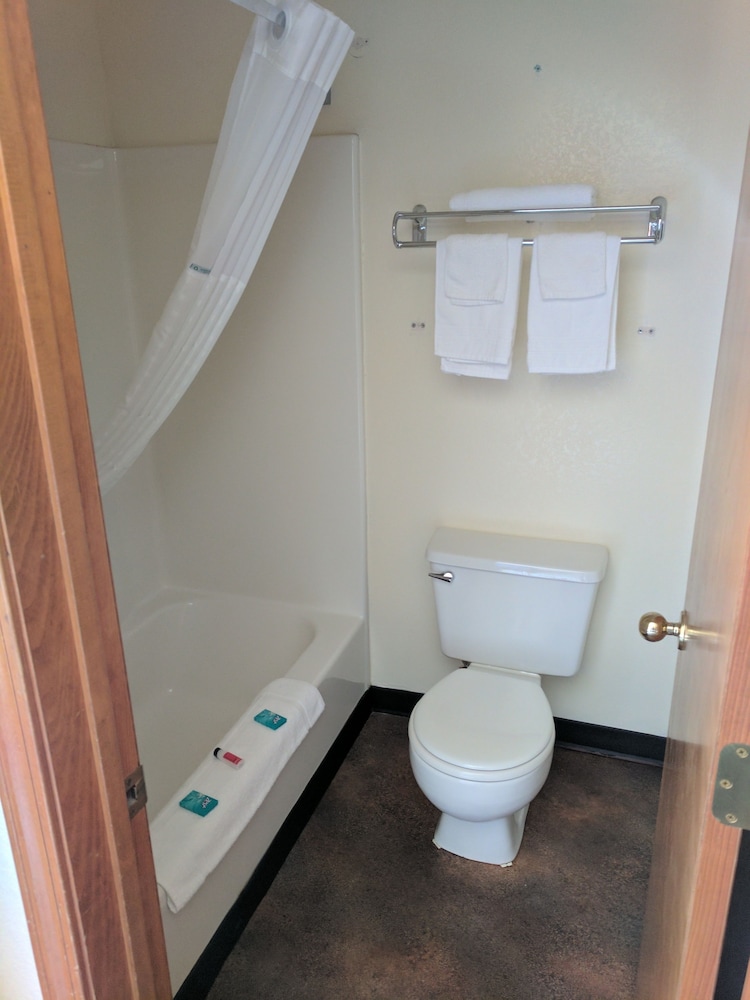 Travelodge by Wyndham Three Forks - photo 16