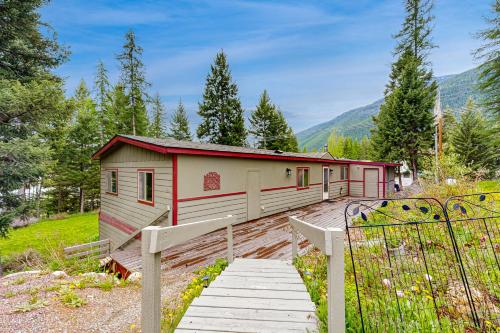 Hungry Horse Hideout Upper Level in Whitefish, United States