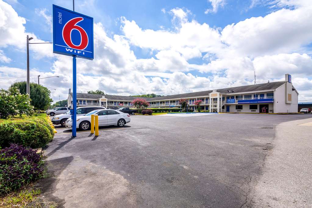 Motel 6 Anniston AL - featured photo