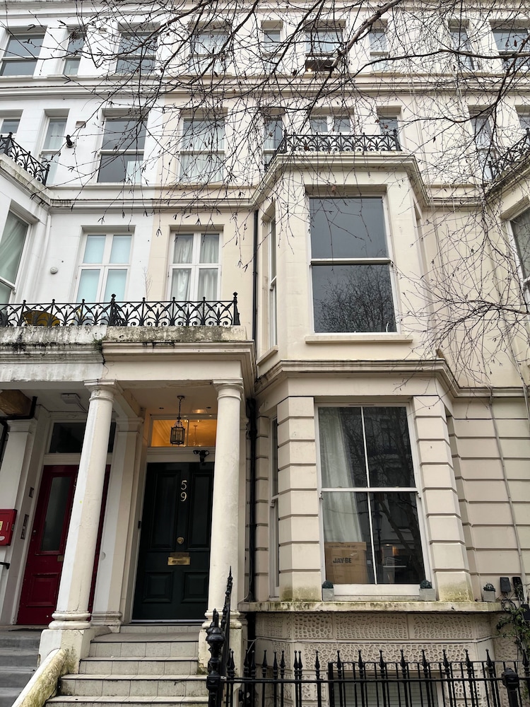 Flying Butler Earl's Court Longridge Road Apartments — 4-Star Luxury Hotel in London, United Kingdom