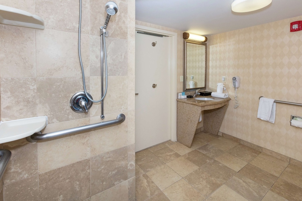 Hampton Inn Suites Jacksonville Airport - photo 38