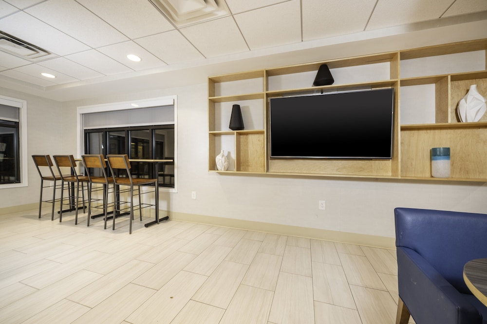 Holiday Inn Express Rochelle by IHG - photo 27