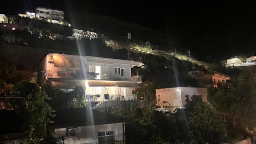 Dhoma Plazhi Husi in Himare, Albania