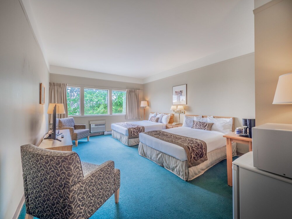 Cedars Inn Hotel & Convention Center — Gibsons — photo 4