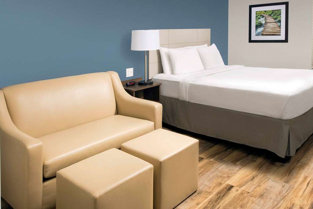 WoodSpring Suites South Plainfield - photo 9