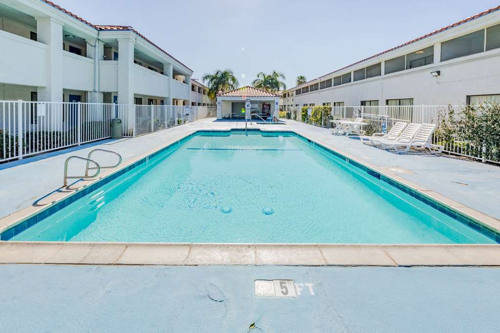 Motel 6 Hemet - photo 4