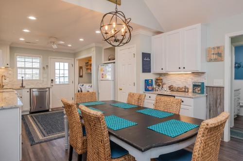 Sherrys Paradise by Oak Island Accommodations - photo 4