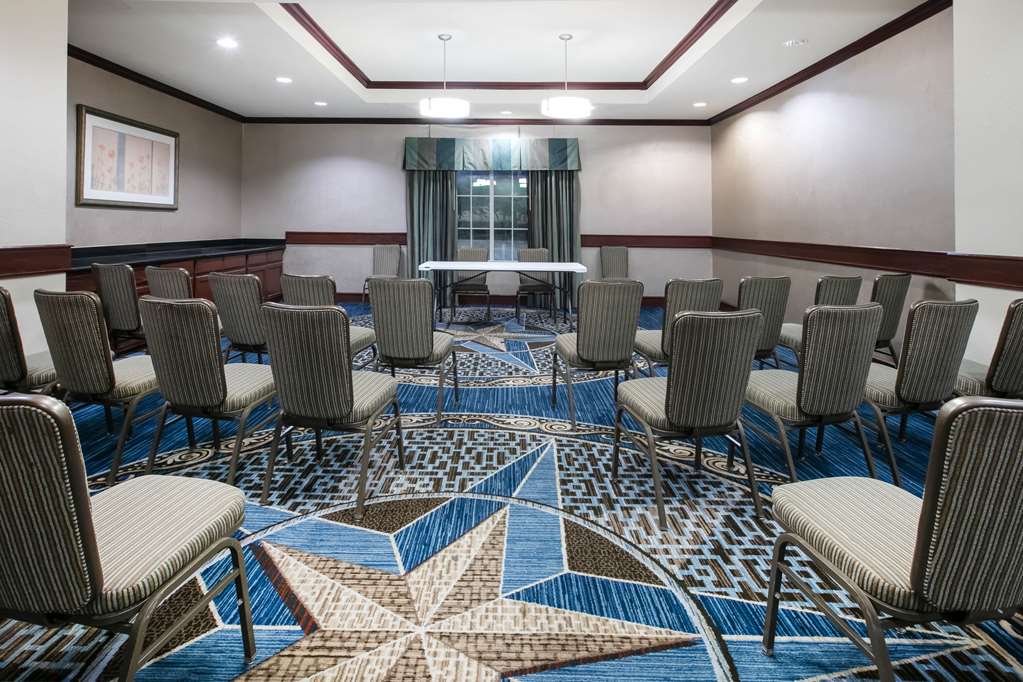 La Quinta Inn & Suites by Wyndham DFW Airport West Euless - photo 39