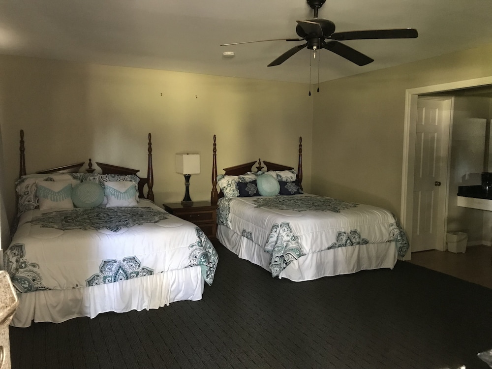 Columbia Lakes Resort Cottages - photo 5
