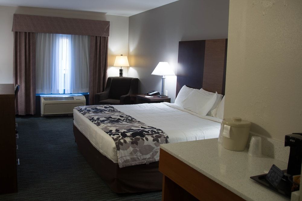 Crossroads Inn And Suites - photo 6