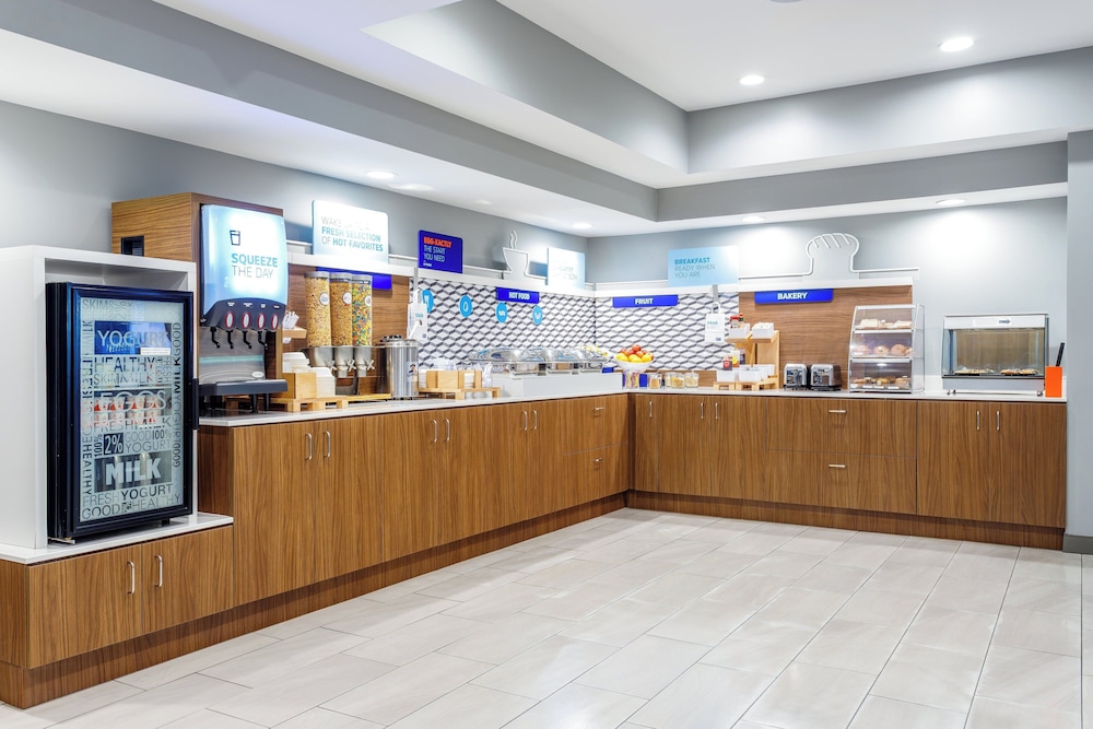 Holiday Inn Express & Suites Lancaster by IHG - photo 74