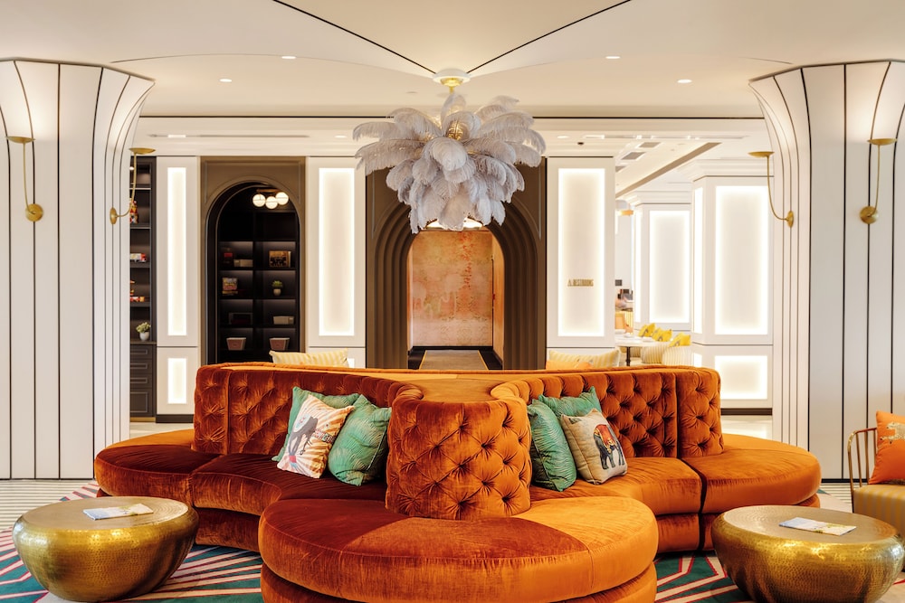 Cirque St. Armands Beachside in Sarasota, United States