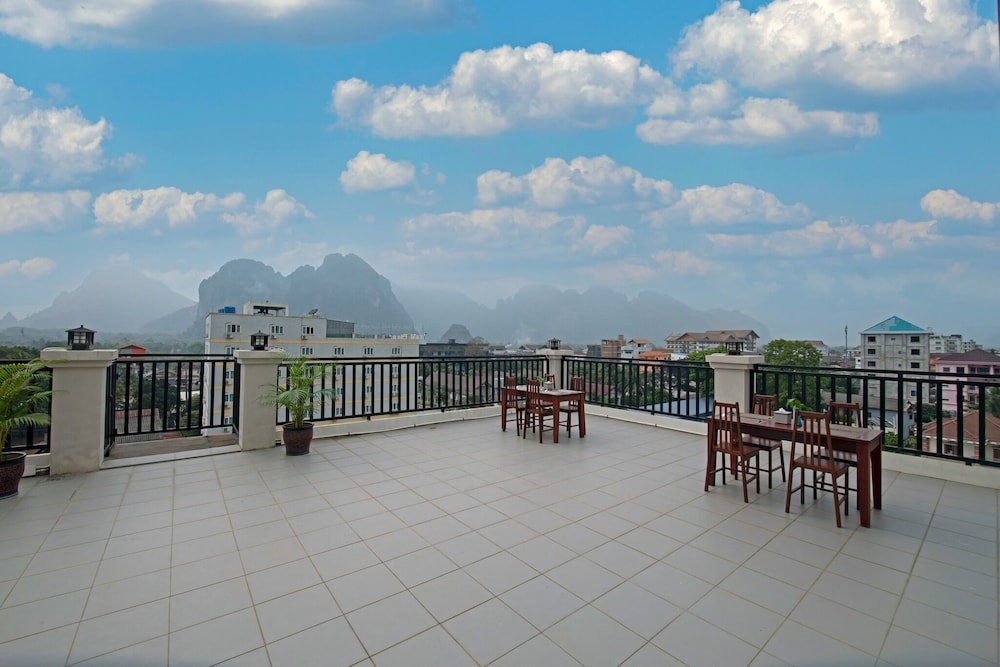 Kiane Thong Guest House — 4-Star Luxury Hotel in Vangviang, Laos