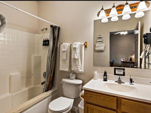 Southfork Lodge Riverside Inn - photo 16