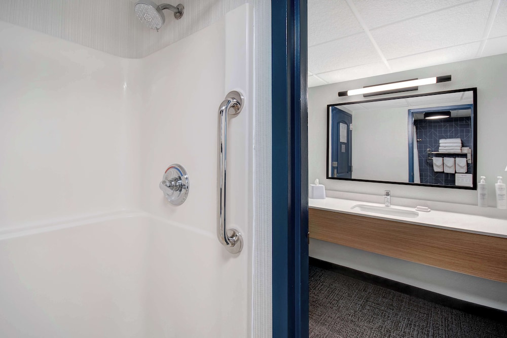 Spark by Hilton Rochester University Area - photo 30