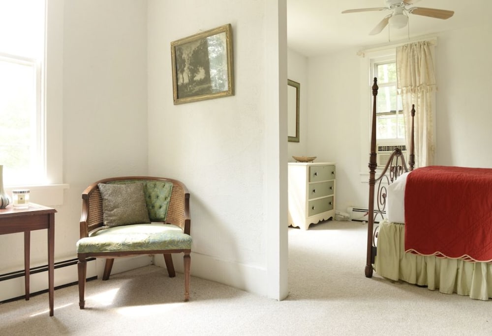 The Woodbine Inn - photo 4