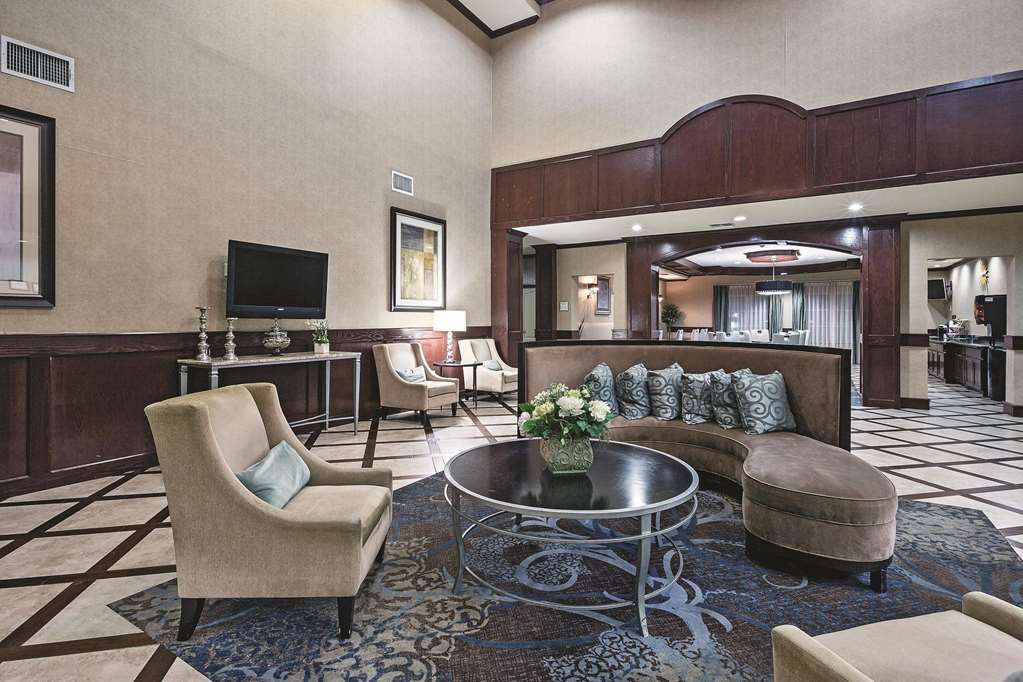 La Quinta Inn & Suites by Wyndham DFW Airport West Euless - photo 10