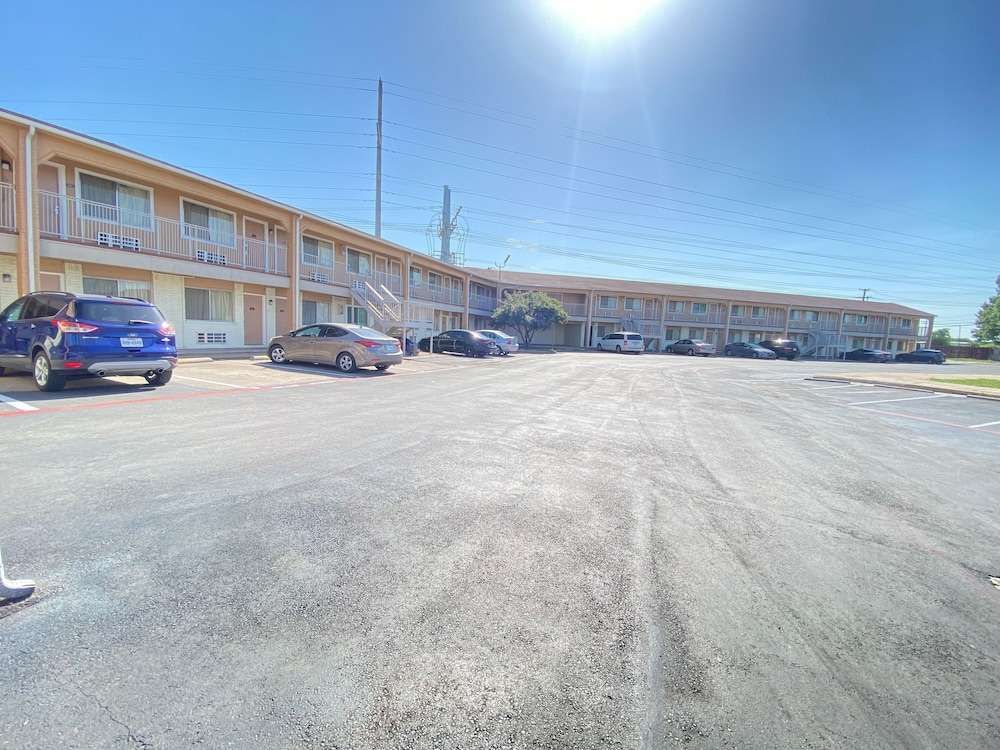 Great Western Inn & Suites Saginaw - photo 5