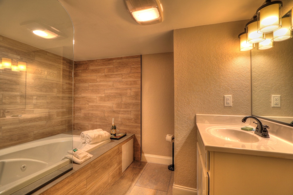 River Edge Inn - photo 40