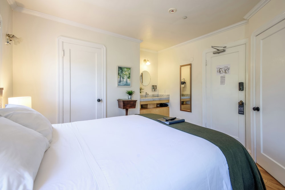 Cedar Gables Inn - photo 56