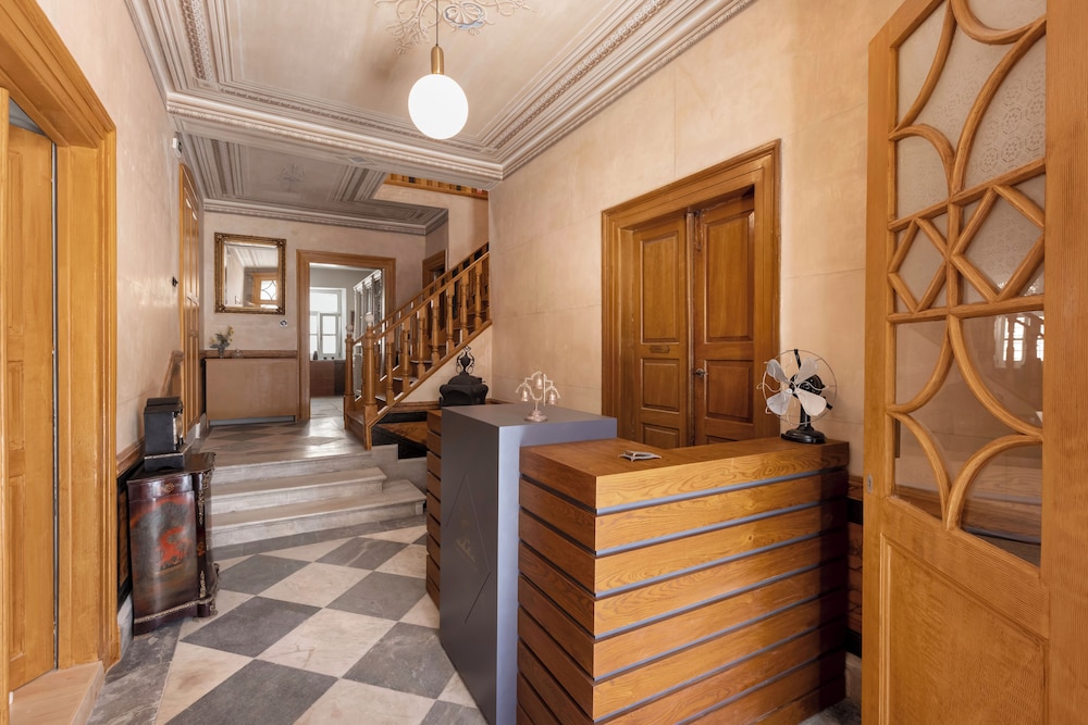 6 Roosevelt Str. — Ano Syros — photo 3