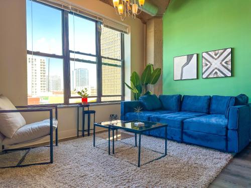 Modern Chicago 2BR Apartment with Skyline View Optional Parking & Gym Access Near McCormick Museum Campus Grant Park & Soldier Field — 4-Star Luxury Hotel in Chicago, United States