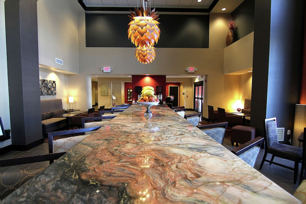 Hampton Inn & Suites Grand Forks - photo 29