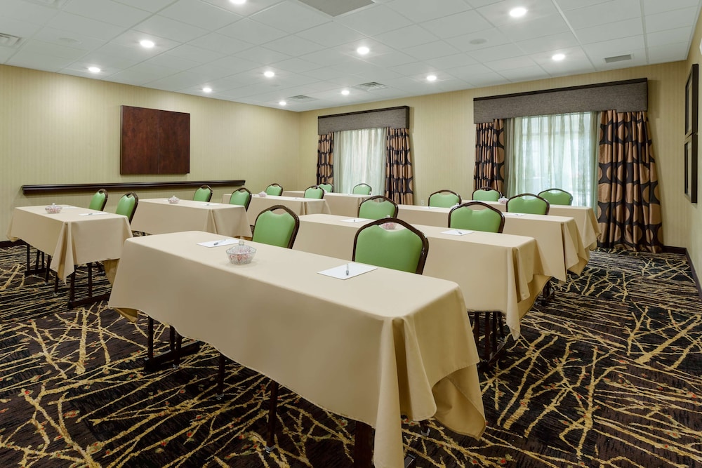 Hampton Inn & Suites Williamsport Faxon Exit - photo 20