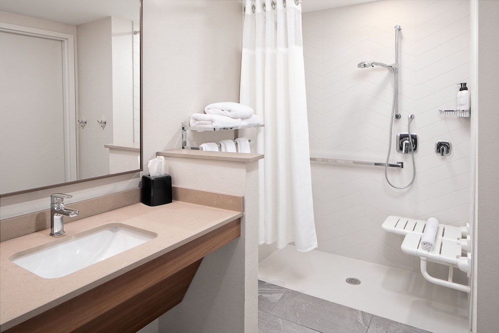 Fairfield by Marriott Inn & Suites Whitsett Greensboro East - photo 20