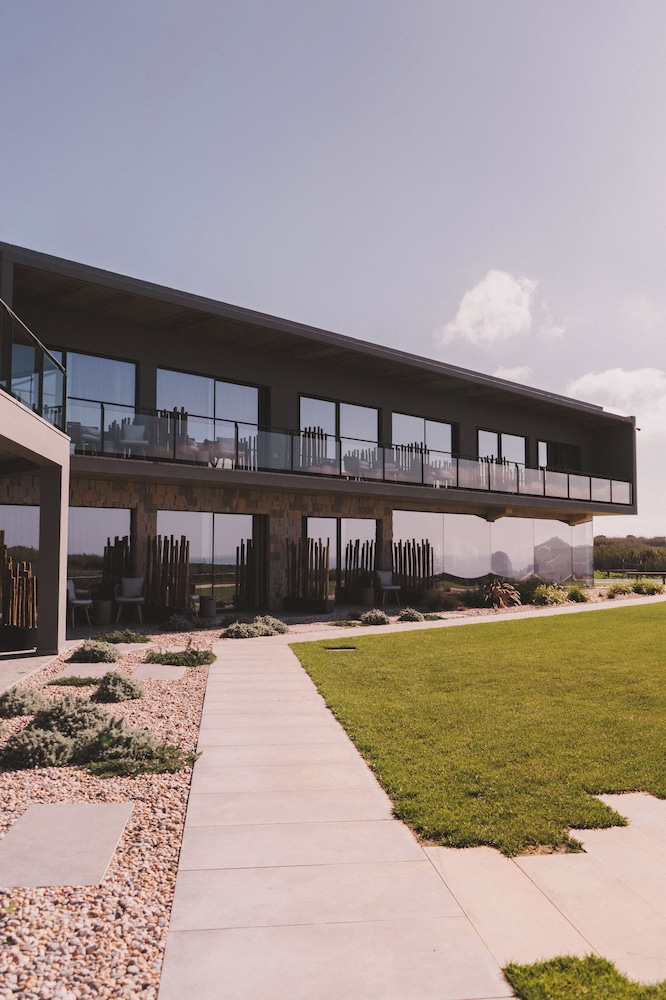 Santa Cruz Movement & Nature House — 4-Star Luxury Hotel in Santa Cruz, Portugal