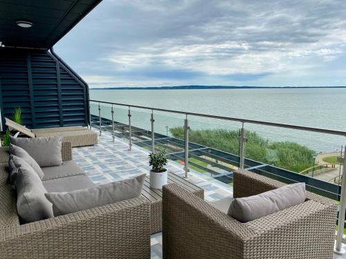 Royal Blue luxurious flat with 5 star view over Lake Balaton — 4-Star Luxury Hotel in Keszthely, Hungary
