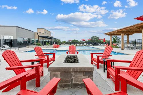 Luxury Pool Home Mins To Hospitals Gym — 4-Star Luxury Hotel in Marble Falls, United States