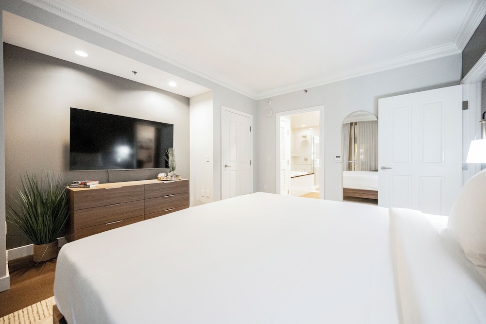 StripViewSuites at Signature - photo 76