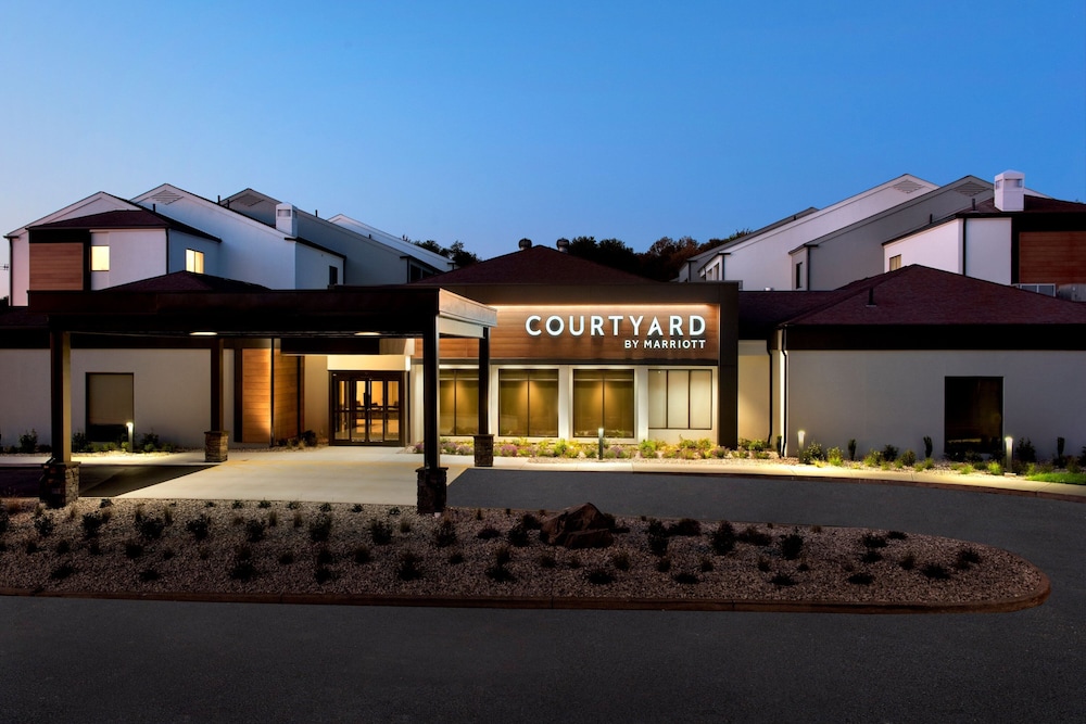 Courtyard New Haven Wallingford - photo 35