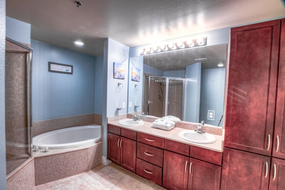 Laketown Wharf Resort by Aneliya's Rentals - photo 816