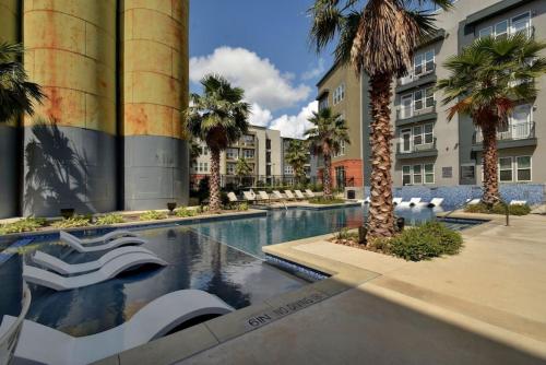 Upscale Apartment Riverwalk Alamo Pearl — 4-Star Luxury Hotel in San Antonio, United States