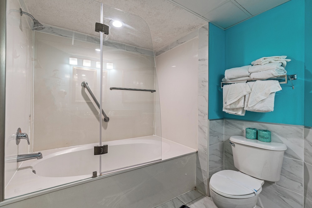 Units at Carolinian Beach Resort by Elliott Beach Rentals - photo 44
