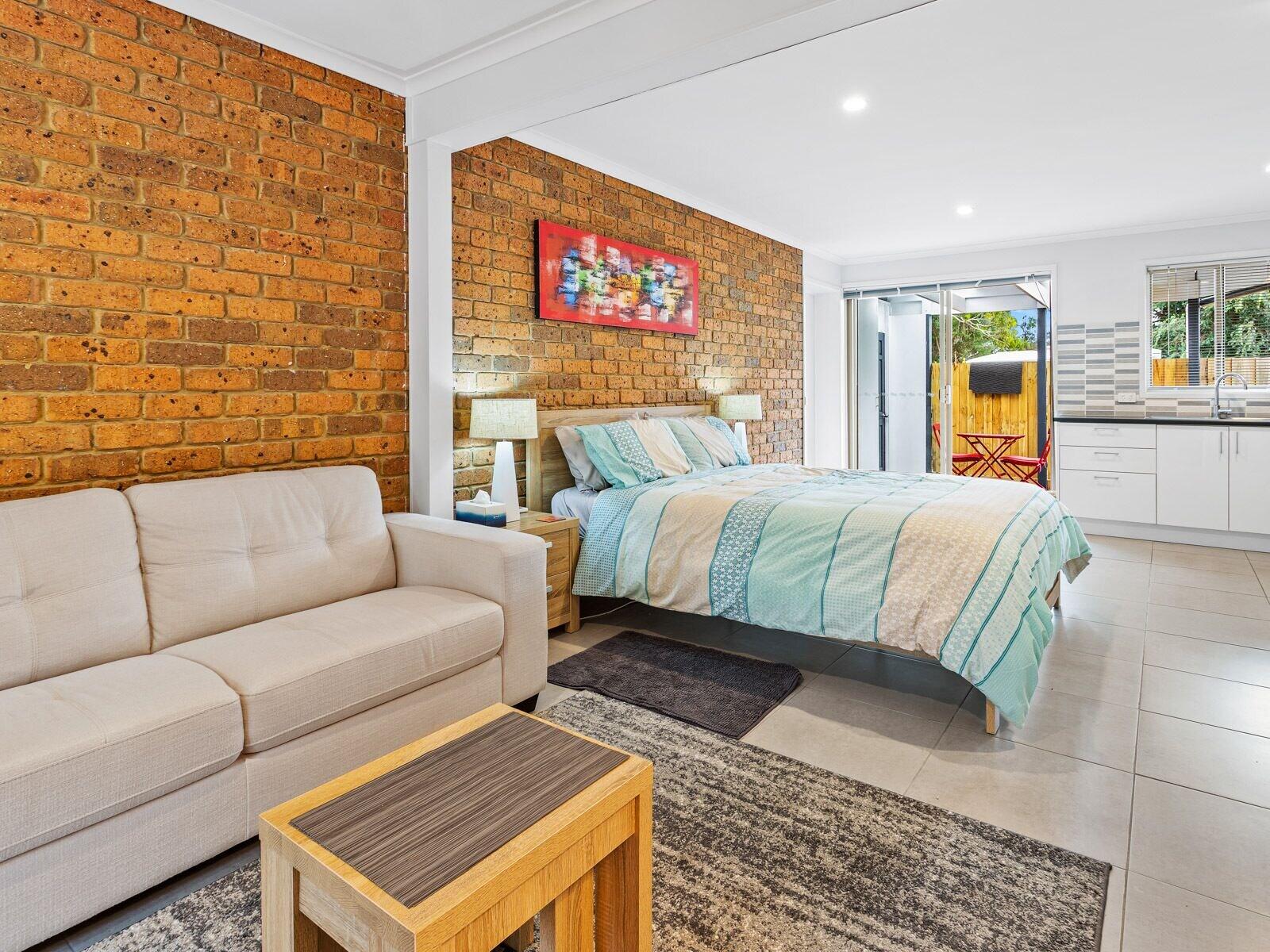 Golfside Getaway 2 by Ready Set Stay in Rosebud, Australia