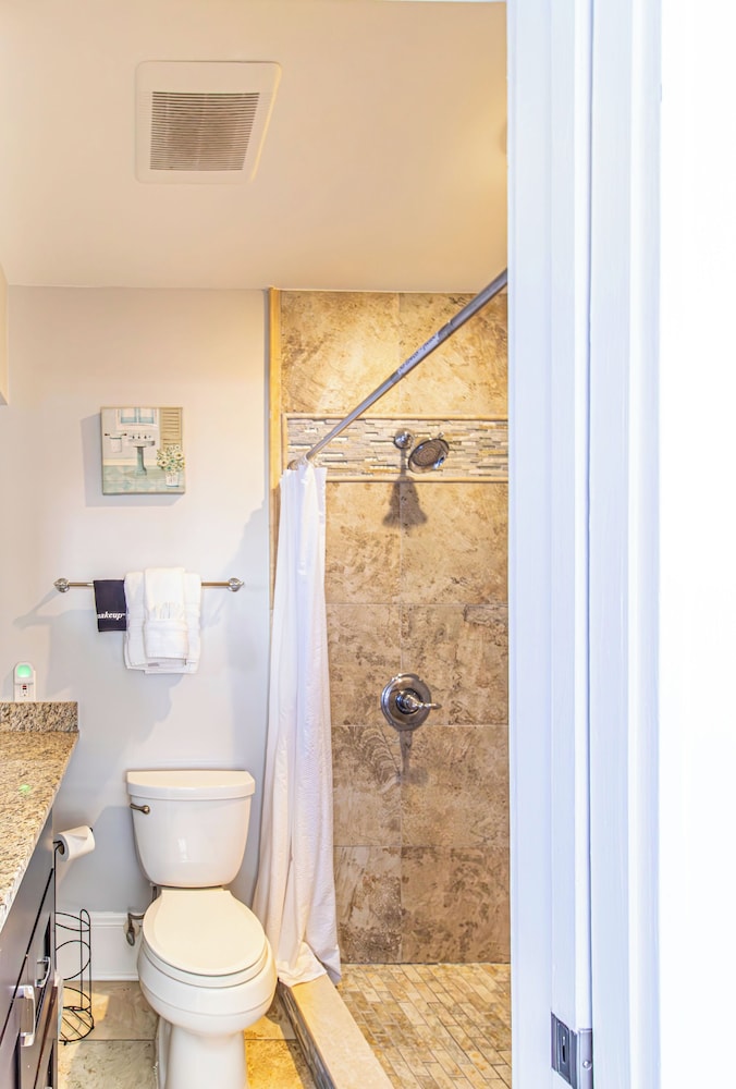 Inn on Charlotte Boutique Hotel - photo 35