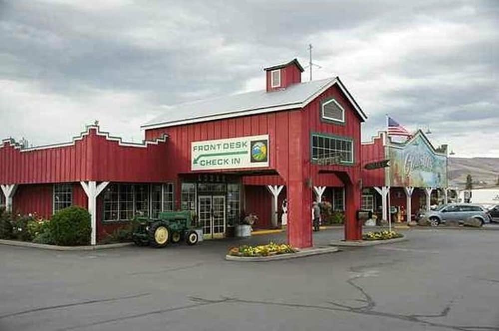 Cousins Country Inn - photo 100