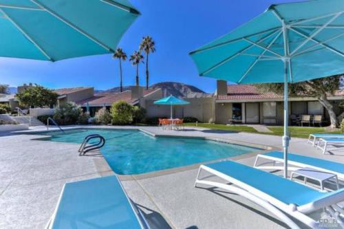 Charming Palm Desert Oasis An Ideal Getaway Home — 4-Star Luxury Hotel in Palm Desert, United States