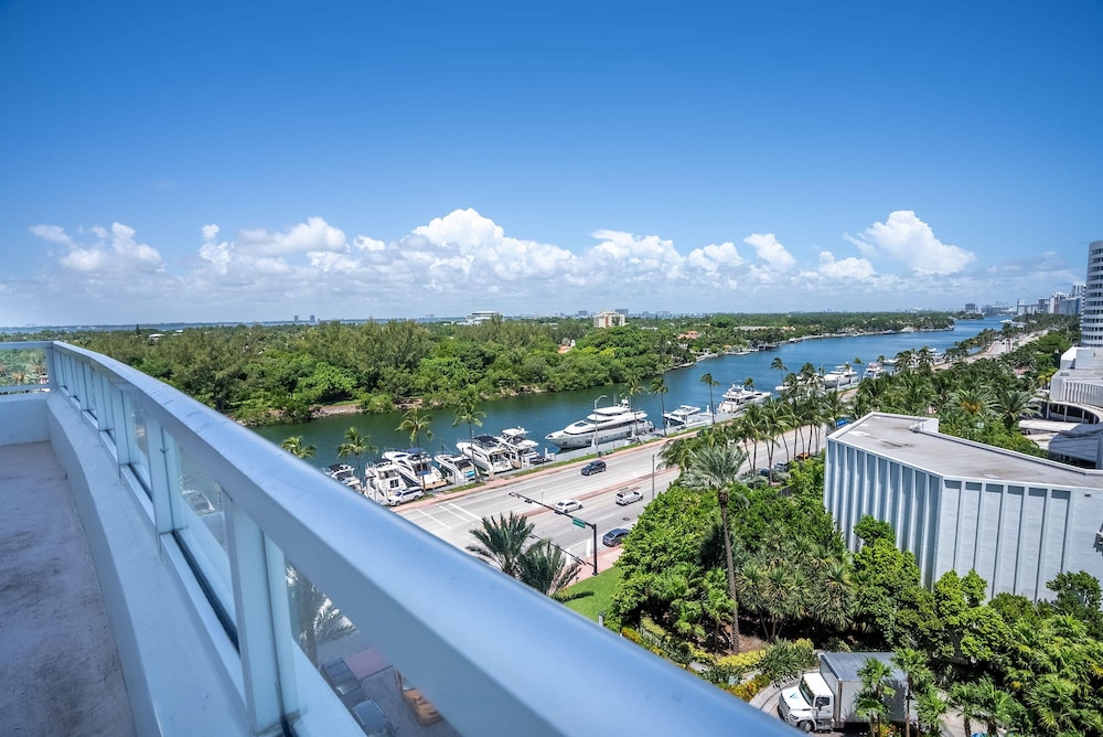 Fontainebleau Miami Beach Private Luxury Suites - photo 499