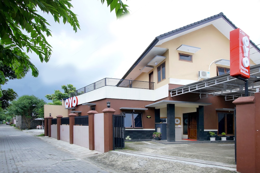 Hotel O near UGM formerly Bayang Brothers Guest House Depok