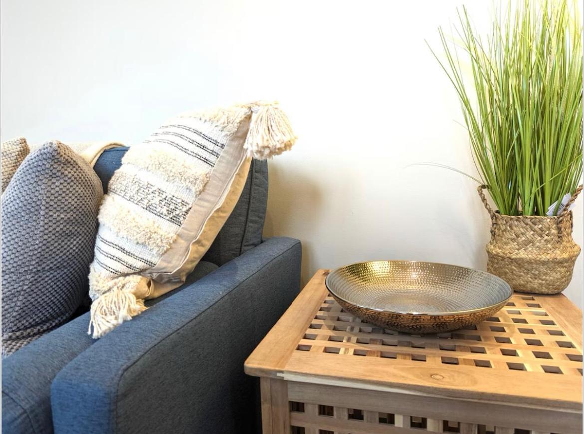 Central 2 Bedroom with Free Parking & Foosball Table