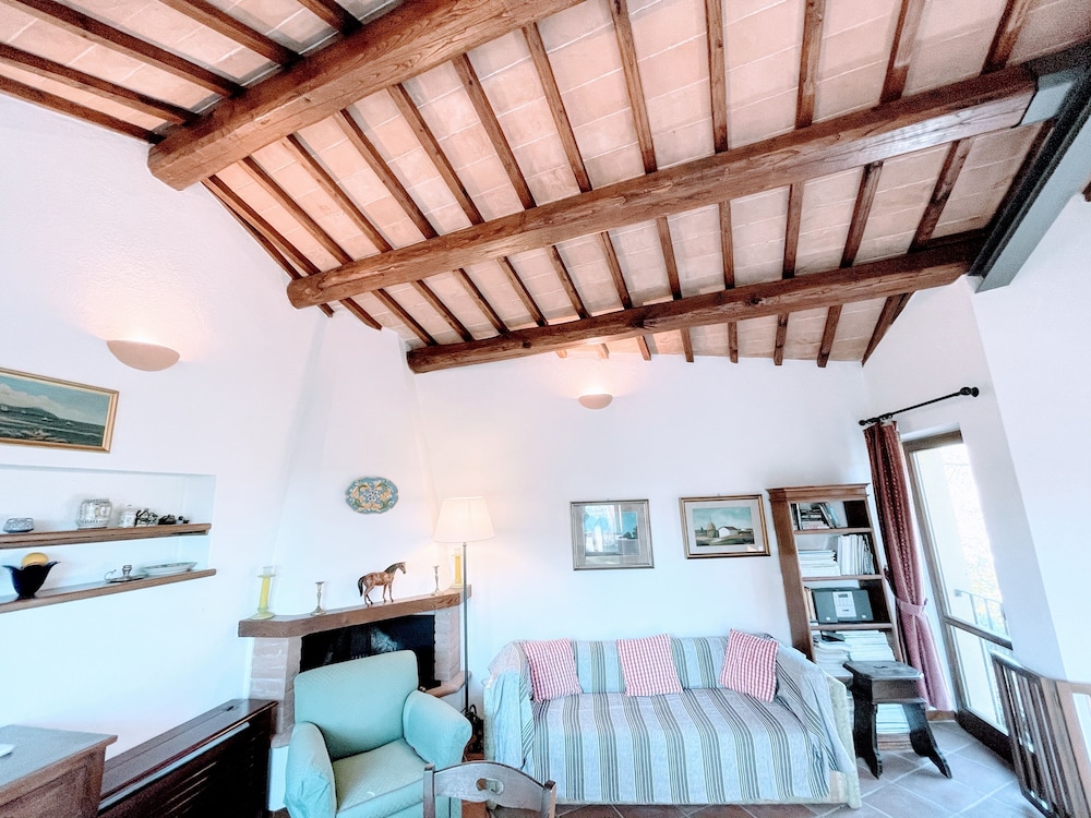Serene Tuscan Retreat With Breathtaking Views — 4-Star Luxury Hotel in Spoleto, Italy